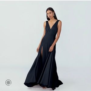 Gorgeous matte satin gown from Fame and Partners. Never worn. Size 4.